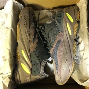 COPY - YEZZY BOOST 700 MAUVE 7.5!!!